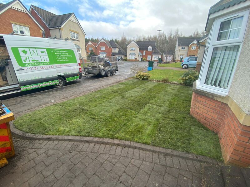 Does your front garden need new turf layed? click here and contact JDS Gardening for a rurf laying quote in Edinburgh.