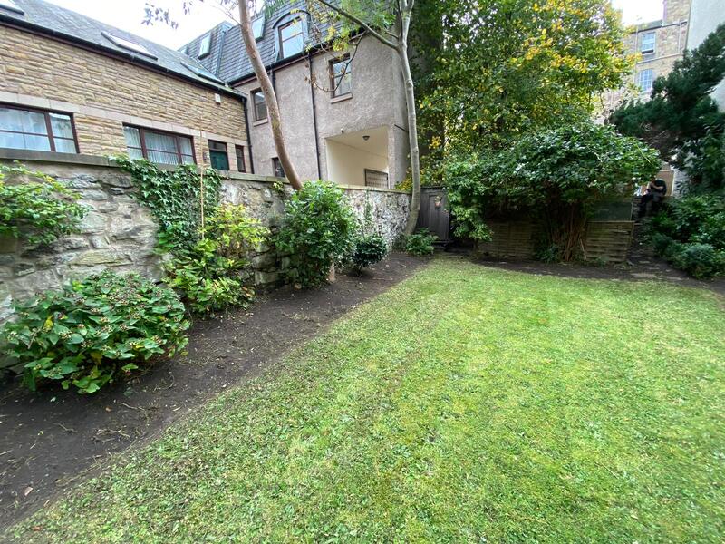 Grass lawn tidy up in Edinburgh by JDS Gardening Services, clcik here for a garden tidy quote in the Edinburgh area