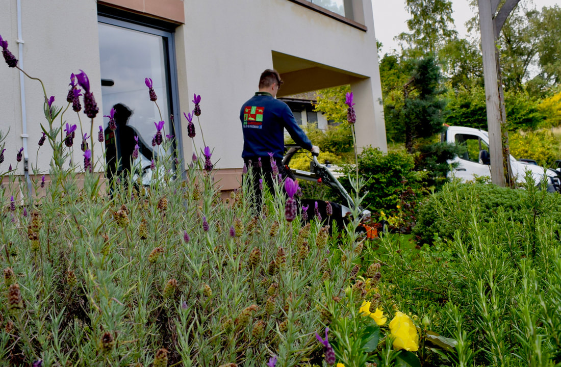 Commercial grass cutting contractors in Edinburgh, contact JDS Gardening Services, click here