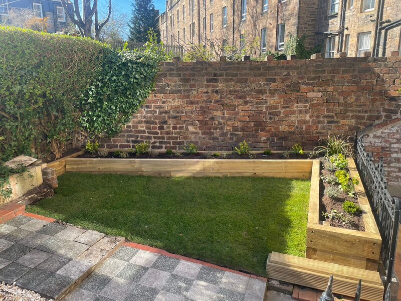 Turfing suppliers and installers in Edinburgh, click here for an online turf installation quote in the Edinburgh area