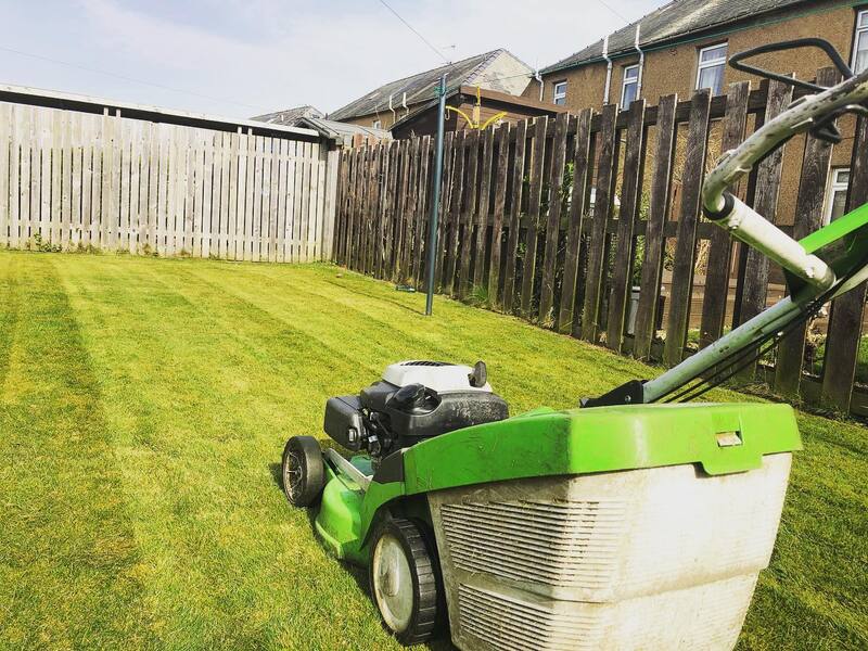 Regular lawn mowing and maintenance services in Edinburgh by JDS, click here
