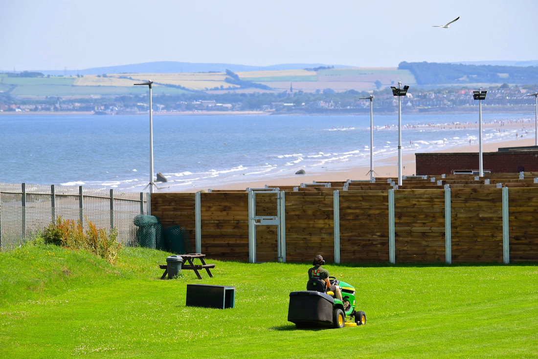 Professional grass cutting services in Edinburgh, click here for a quote near you