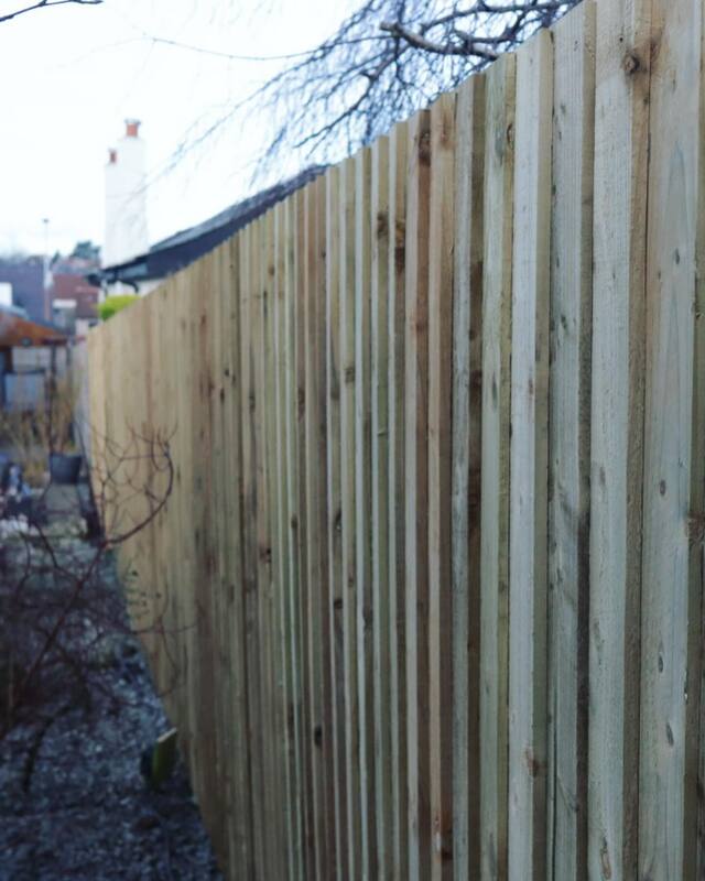 Do you need a new garden fence installed in Edinburgh or Midlothian? click here and arrange a new garden fence installation quote in the Edinburgh area