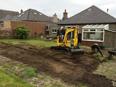 Back garden landscaping and new turf layed by JDS Gardening Services, click here for a new turf installation in the Edinburgh area