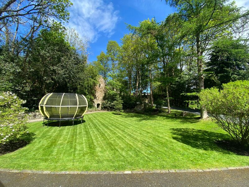 Click and read about the JDS lawn care services in Edinburgh
