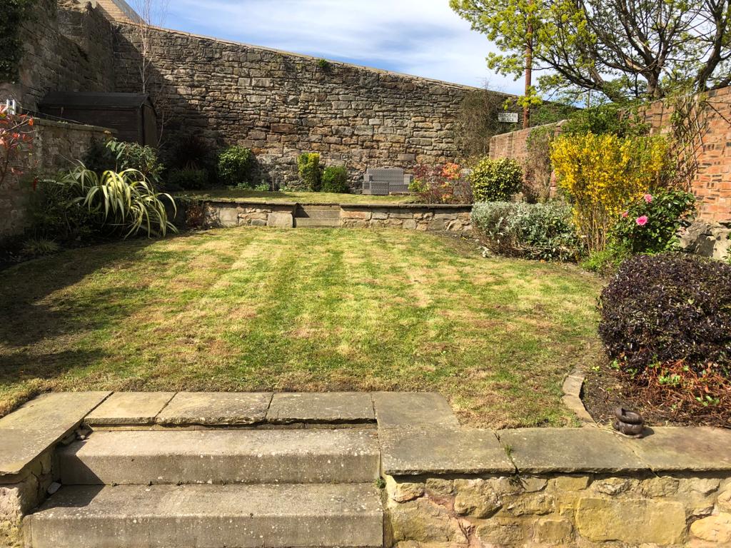 Grass cutting services in Edinburgh, click here and contact JDS Gardening Services for a quote