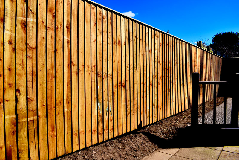 Feather edge fence installers in Edinburgh and Midlothian
