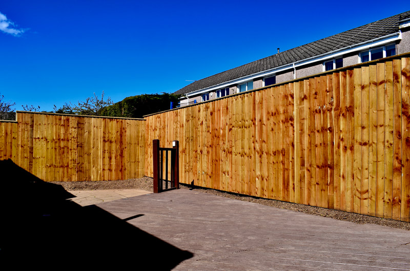 New feather edge garden fence installation in Edinburgh and Midlothian by JDS Gardening