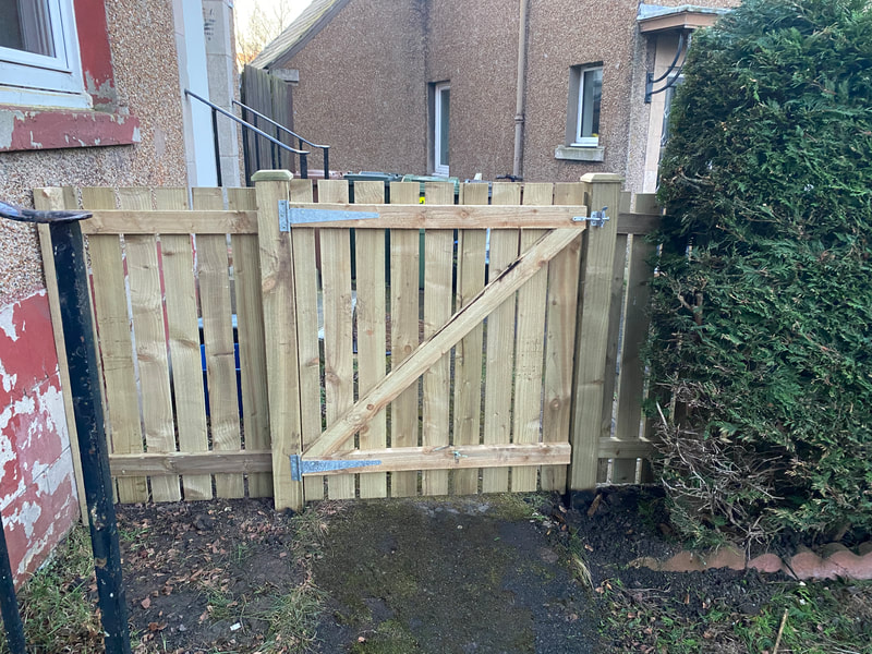 Do you need a new garden gate installed in Edinburgh? click here for an online garden gate installation quote