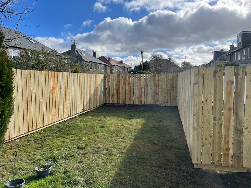 Double sided vertical fencing installation in Edinburgh by JDS Gardening, click here for a fencing quote