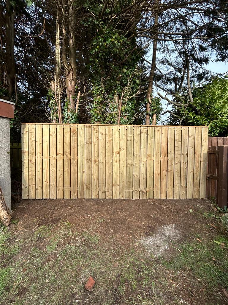 Vertical slatted fencing installation in Edinburgh by JDS Gardening, click here for a fencing quote